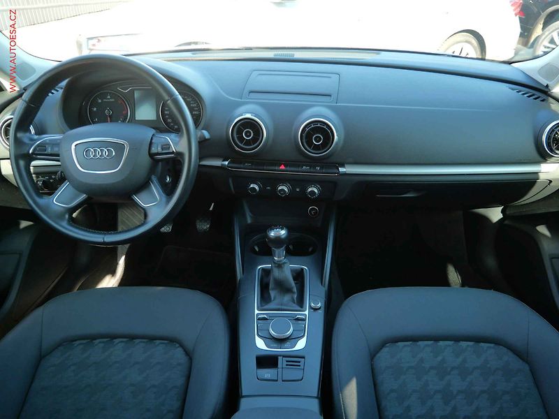 Audi A3 (2016) 1.6 TDi, Navi, AC - fotka 8 z 20