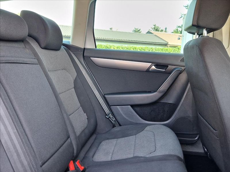 Volkswagen Passat 1,4 TSI DSG NOSIČ TAŽNÉ VÝHŘEV - fotka 12 z 35