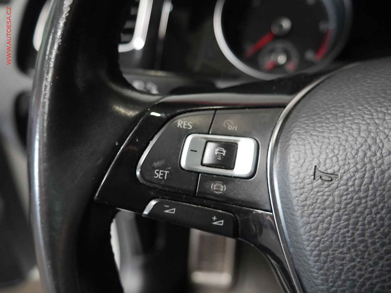 Volkswagen Golf (2019) 2.0TDi, DSG - fotka 16 z 20