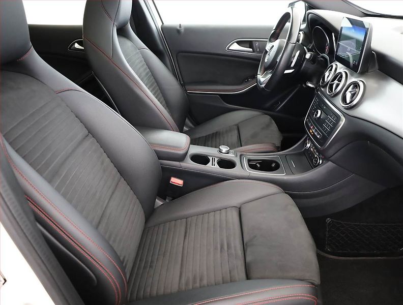 Mercedes-Benz GLA (2017) AMG line 220 d, Automat - fotka 7 z 20