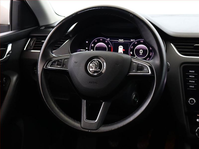 Škoda Octavia (2018) 1.5 TSI, Navi, Tempomat - fotka 14 z 17