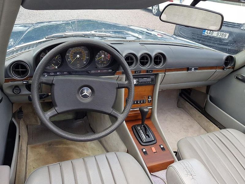 Mercedes-Benz SL 380 1982 160 kW HARDTOP - fotka 19 z 23