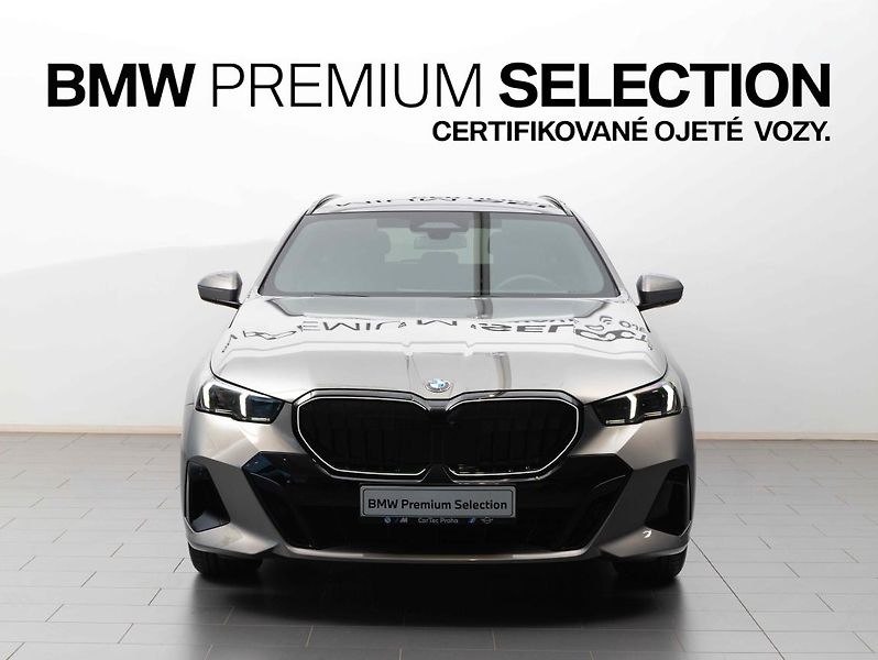 BMW Řada 5 540d xDrive Touring - fotka 2 z 22