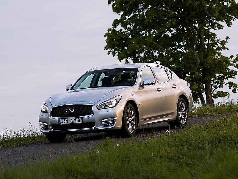 Infiniti Q70.