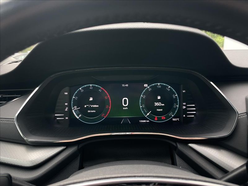 Škoda Octavia 2,0 TDI Combi Ambition Plus - fotka 9 z 24