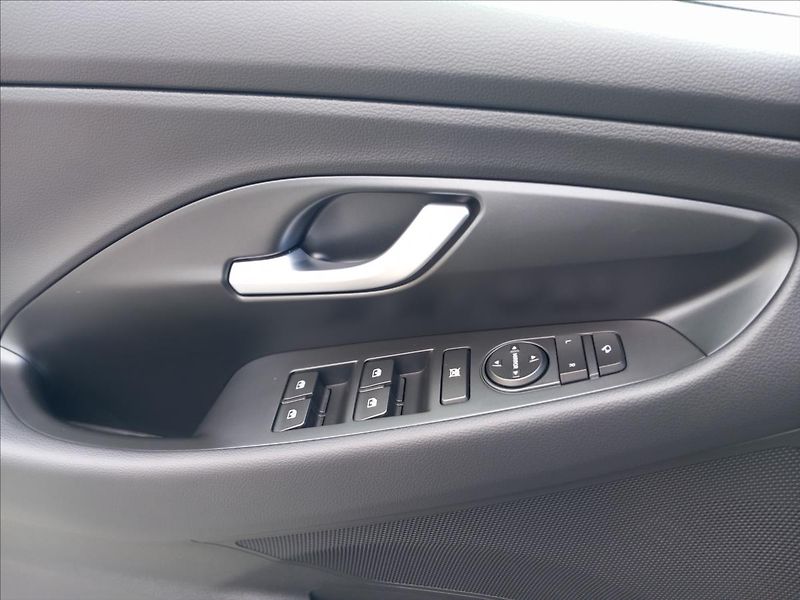 Hyundai i30 1,0 T-GDI FL DCT STYLE - fotka 15 z 21