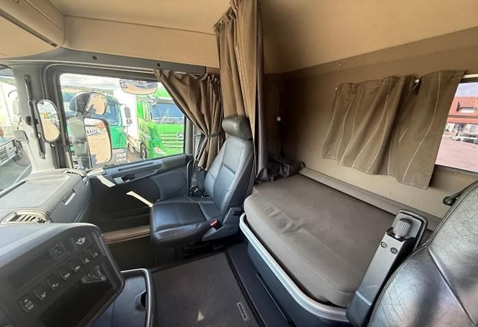 Scania (2015) R 580 6x4 tahač + návěs MIX - fotka 10 z 18