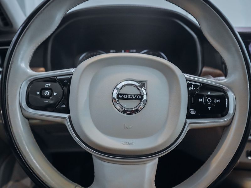Volvo S90 2.0 D5 AWD Inscription 173kW - fotka 12 z 23