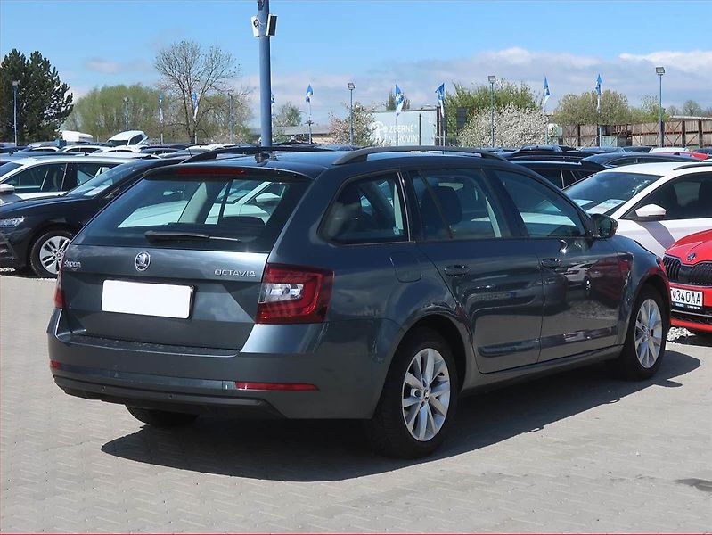 Škoda Octavia (2017) 1.6 TDI, Tempomat - fotka 5 z 18