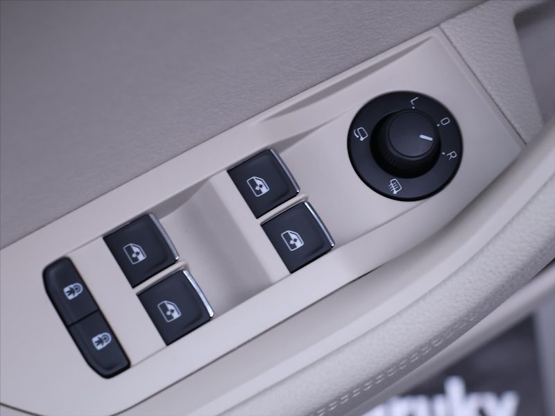 Škoda Superb 2,0 TDI 147kW DSG 4x4 L&K DPH - fotka 14 z 36