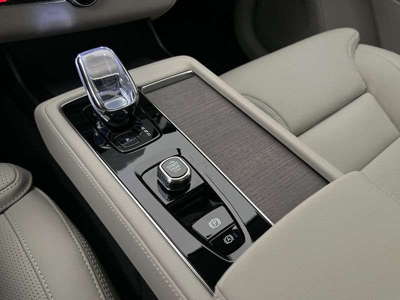 Volvo XC90 (2026) T8 AWD AUT RECHARGE DARK PLUS - fotka 31 z 49