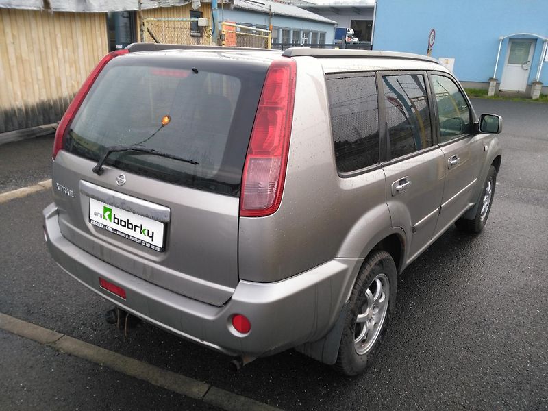 Nissan X-Trail 2,5i AWD /121 kW/ Automat - fotka 3 z 37