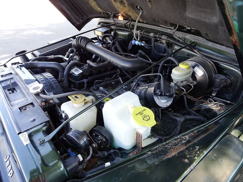 Jeep Wrangler 4.0i SAHARA Serviska - fotka 22 z 37