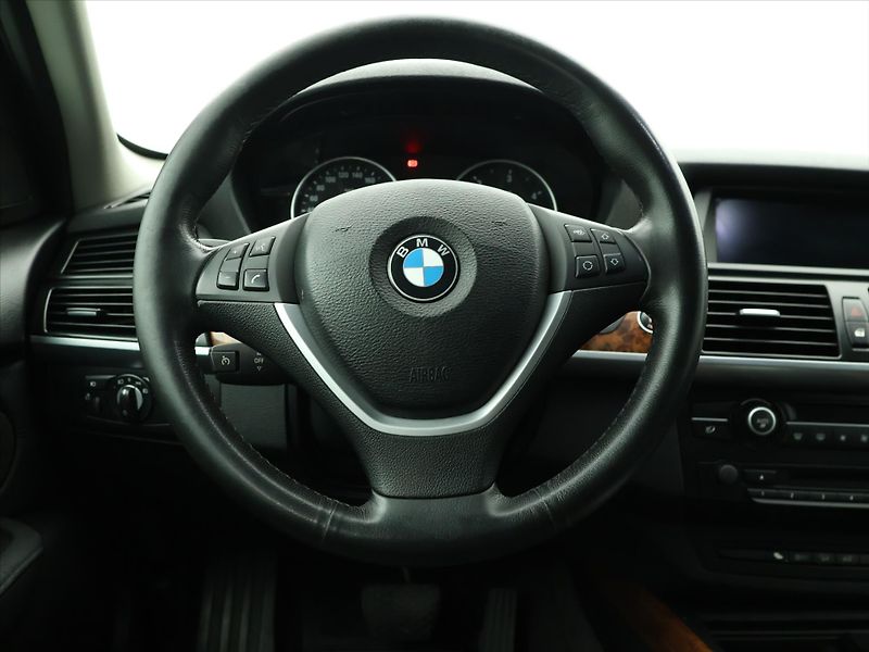 BMW X5 3,0 D 180KW PANORAMA TAŽNÉ - fotka 18 z 29