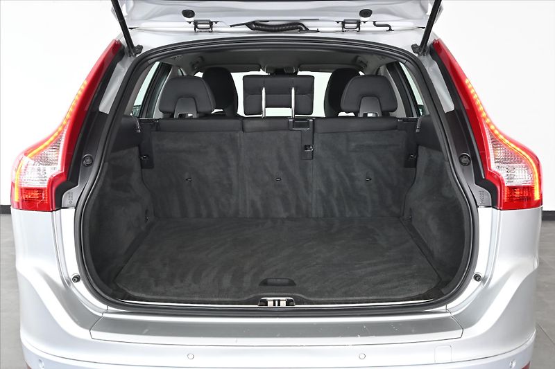 Volvo XC60 2,4 D5 133 kW AT6 AWD Záruka a - fotka 6 z 28