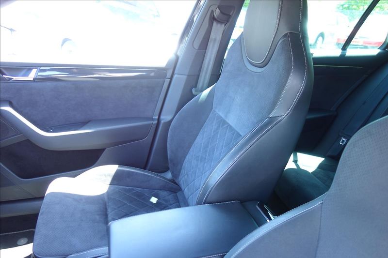 Škoda Superb 2,0 TDi,SERV.KN.,SPORTLINE,DSG - fotka 11 z 49