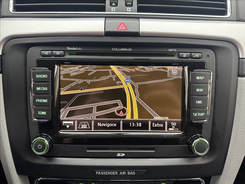 Škoda Superb 2,0 TDi DSG ALU COLUMBUS TAŽNÉ - fotka 15 z 32