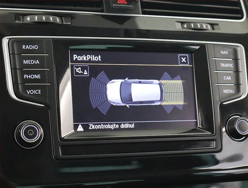 Volkswagen Golf (2015) 2.0 TDI, Navi, Park. senzory - fotka 19 z 19