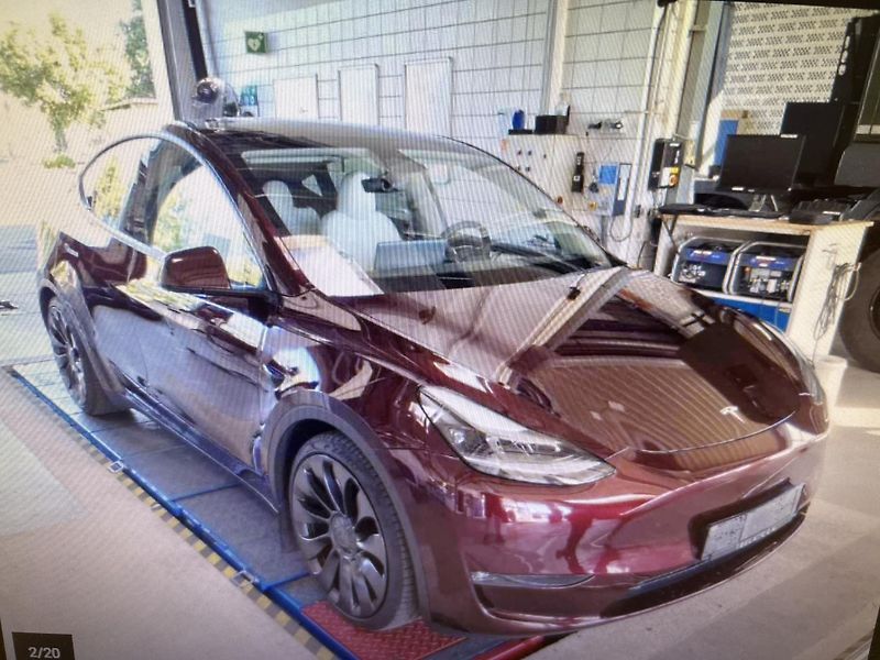 Tesla Model Y PERFORMANCE 393kw TZ 91,2% - fotografie inzerátu