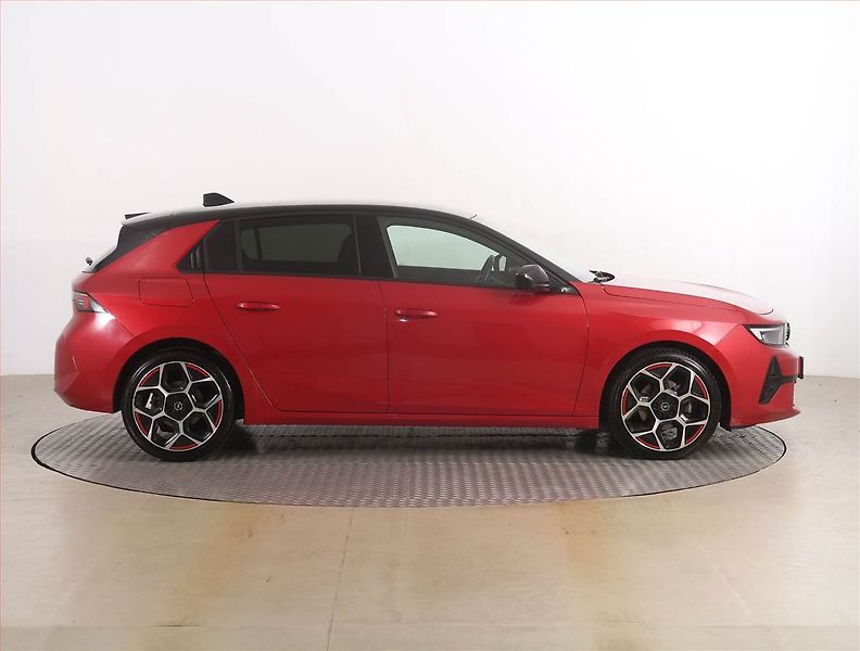 Opel Astra (2022) GS-Line 1.2 Turbo, Automat - fotka 6 z 20