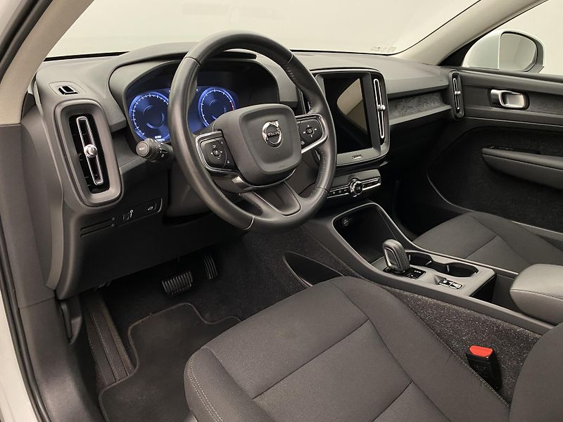 Volvo XC40 T3 KINETIC AUT CZ 1.maj - fotka 4 z 38