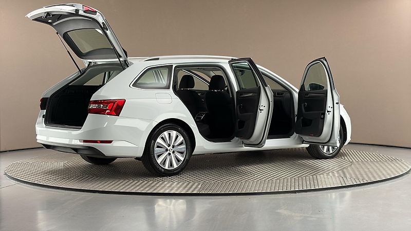 Škoda Superb 2.0 TDI DSG Style Combi - fotka 6 z 25