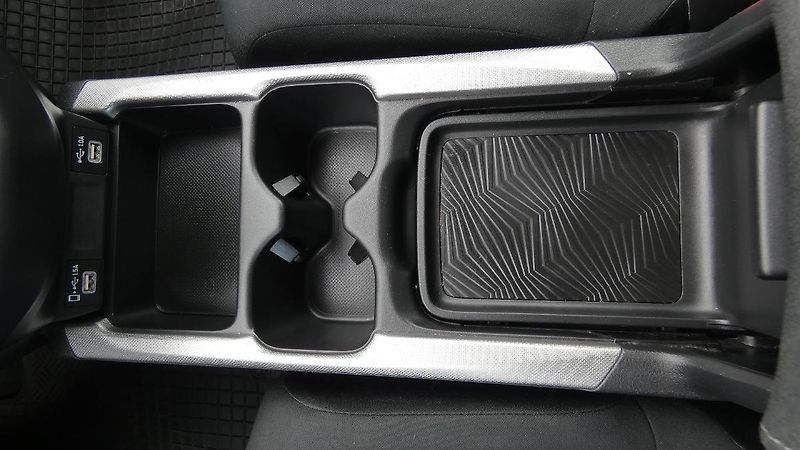 Honda CR-V 2.0 i-VTEC Hybrid Elegance CVT - fotka 17 z 22