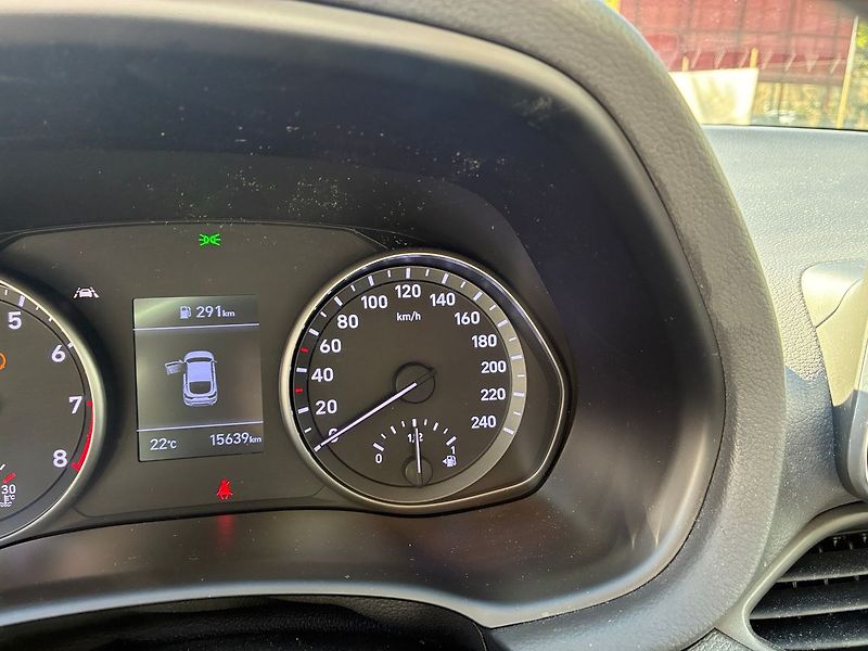 Hyundai i30 1.0 T-GDi 88 kW Fastback ČR - fotka 12 z 22