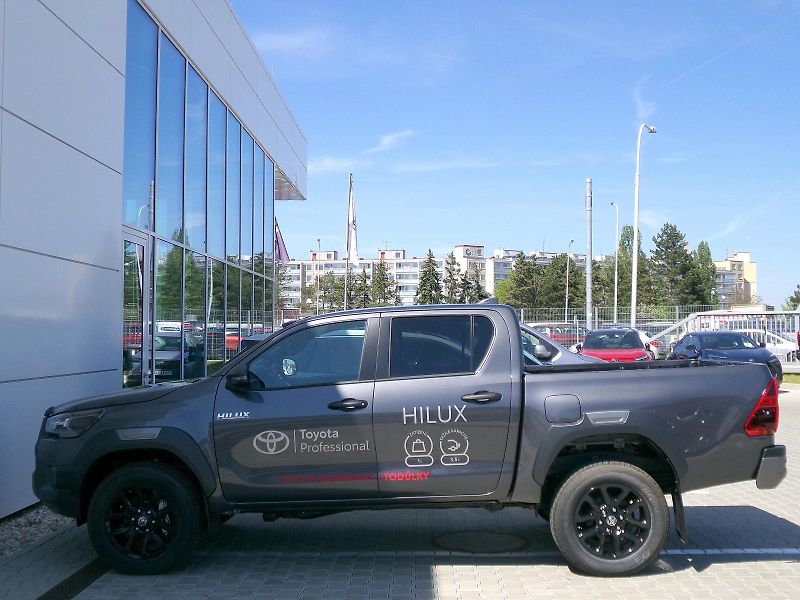 Toyota Hilux (2026) DOUBLE CAB 2,8D INVINCIBLE 4x4 - fotka 12 z 14
