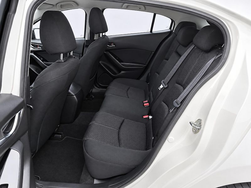 Mazda 3 2,0 Skyactiv-G 88kW Aut. Revol - fotka 11 z 30