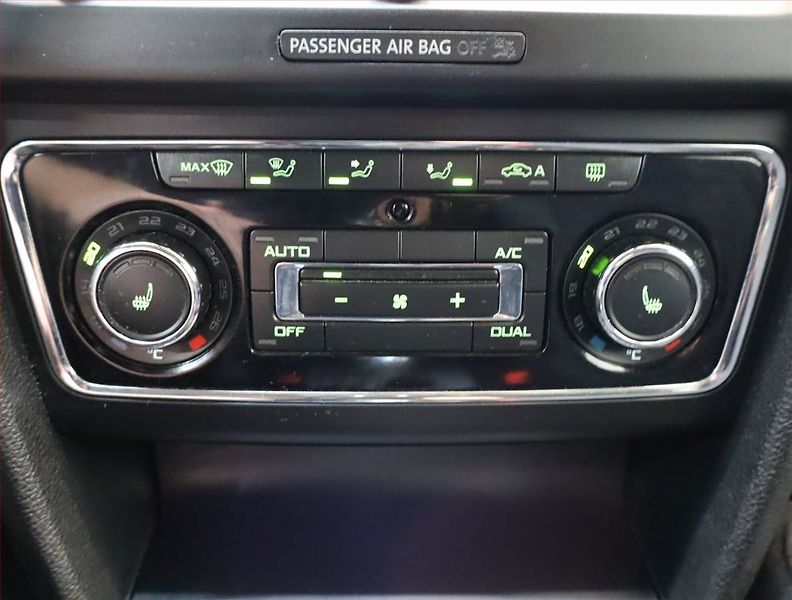 Škoda Superb (2015) Style 2.0 TDI, Navi, Xenony - fotka 17 z 22