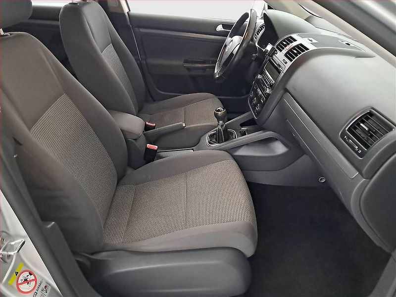 Volkswagen Golf (2009) 1.9 TDI, po STK, oblíbený vůz - fotka 9 z 15
