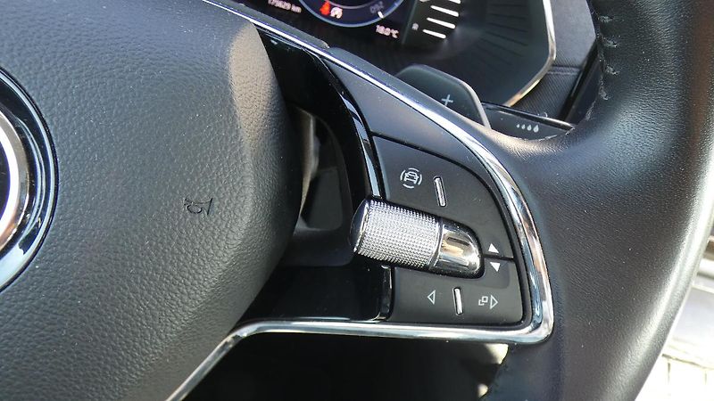 Škoda Octavia Combi 2,0 TDI Style 4x4 DSG 11 - fotka 13 z 26