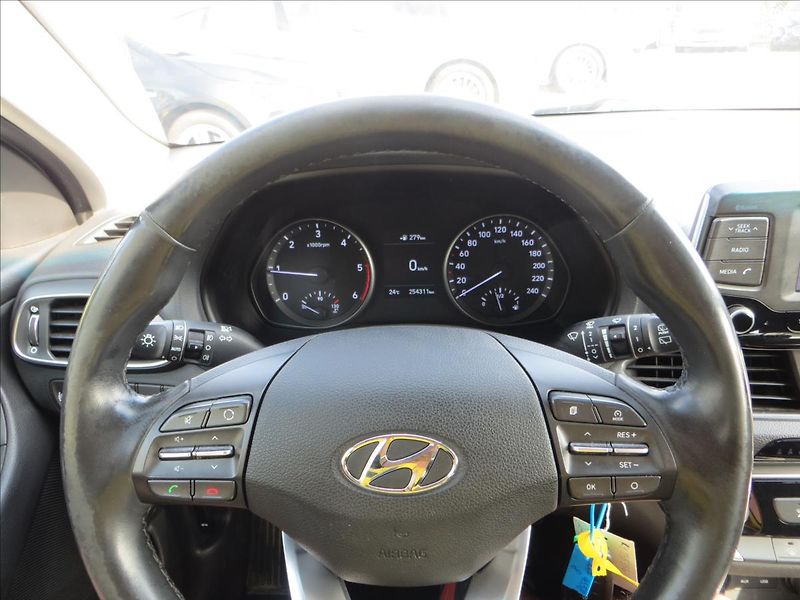 Hyundai i30 1,6 CRDi 85kW Komfort ČR DPH - fotka 20 z 23