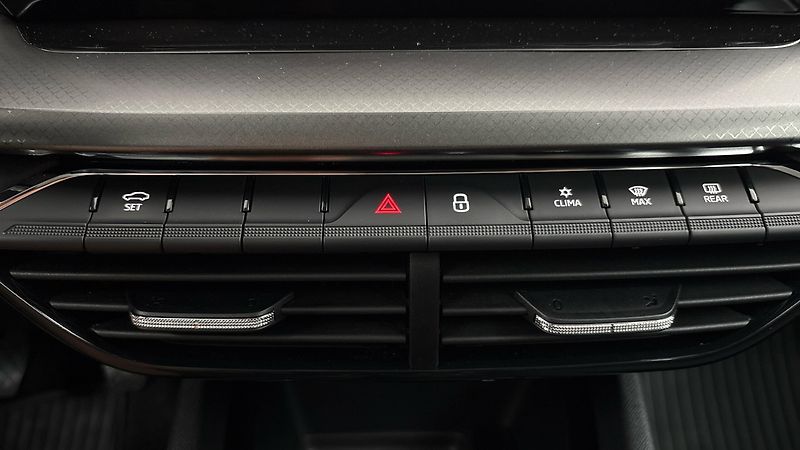 Škoda Octavia 2.0 TDI Ambition Combi - fotka 13 z 23