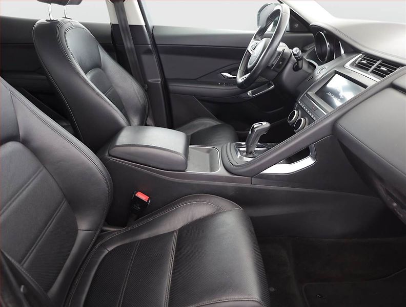 Jaguar E-Pace (2021) D150 AWD, 4X4, Automat, ČR - fotka 7 z 20