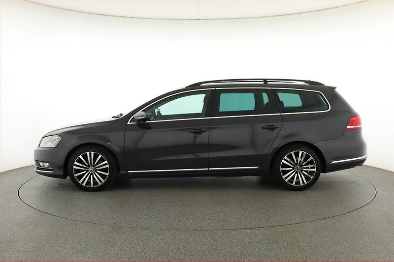 Volkswagen Passat (2011) 2.0 TDI, Navi, Xenony - fotka 3 z 20