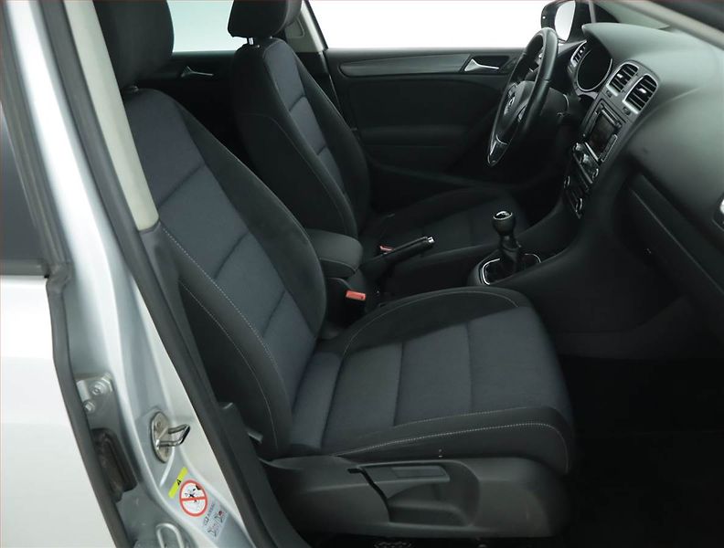 Volkswagen Golf (2011) 1.2 TSI, Tempomat - fotka 9 z 14