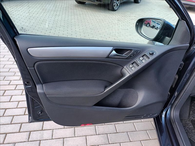 Volkswagen Golf 1,4 16V,59KW,TREND,KLIMA,VÝHŘE - fotka 20 z 50