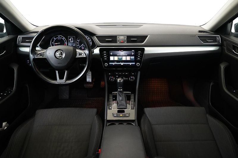 Škoda Superb - fotka 5 z 28