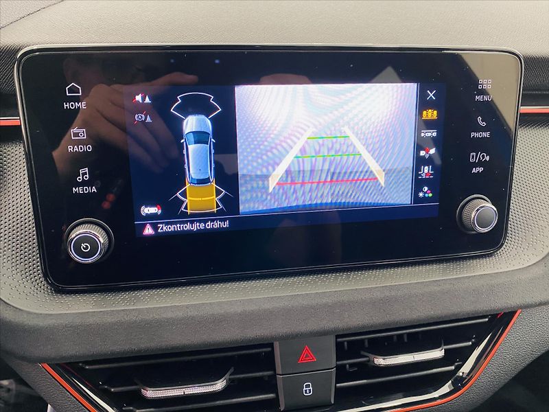 Škoda Scala 1,0 TSI 85kW DSG Selection - fotka 12 z 28