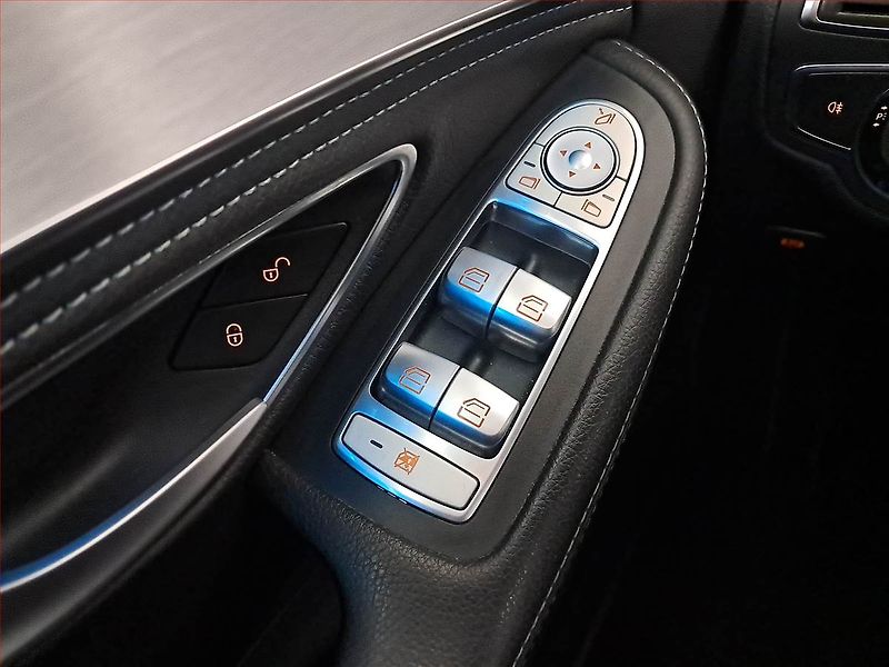 Mercedes-Benz Třídy C (2014) C 180, Automat, Kůže, Tempomat - fotka 20 z 20