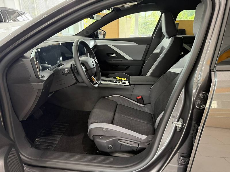 Opel Astra Edition ST 1.2 TURBO AUT (96kW - fotka 9 z 26