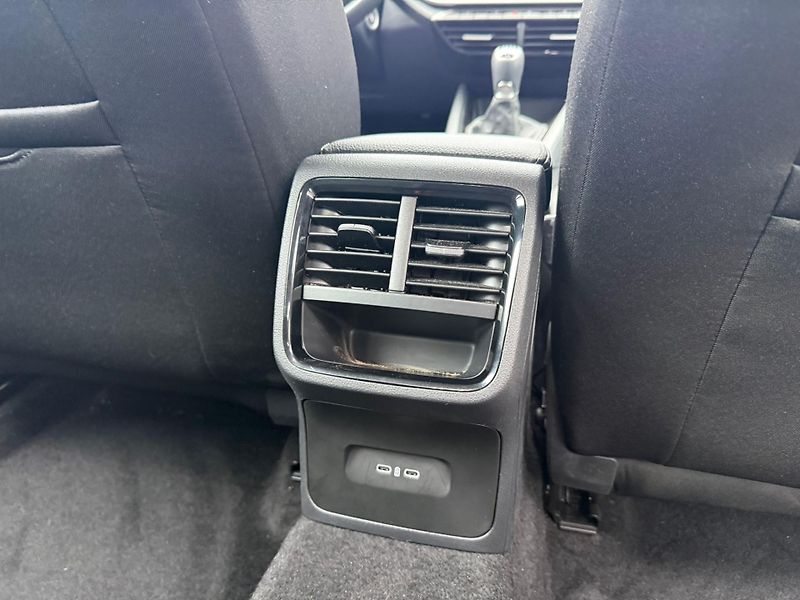 Škoda Octavia Selection 1.5 TSI 110kW Combi - fotka 24 z 25