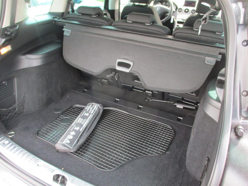Peugeot 308 (2009) combi 2,0 HDi - fotka 10 z 12
