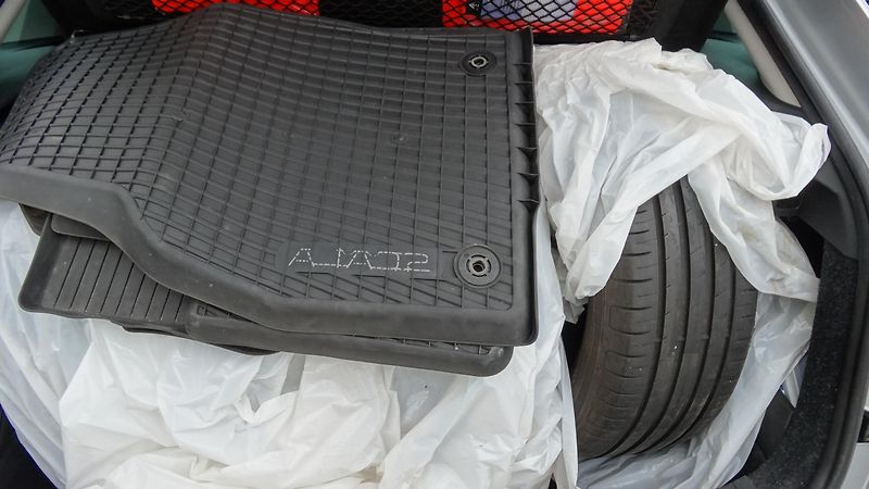 Škoda Scala 1.0TSi /CEBIA/+nová sada kol - fotka 2 z 16
