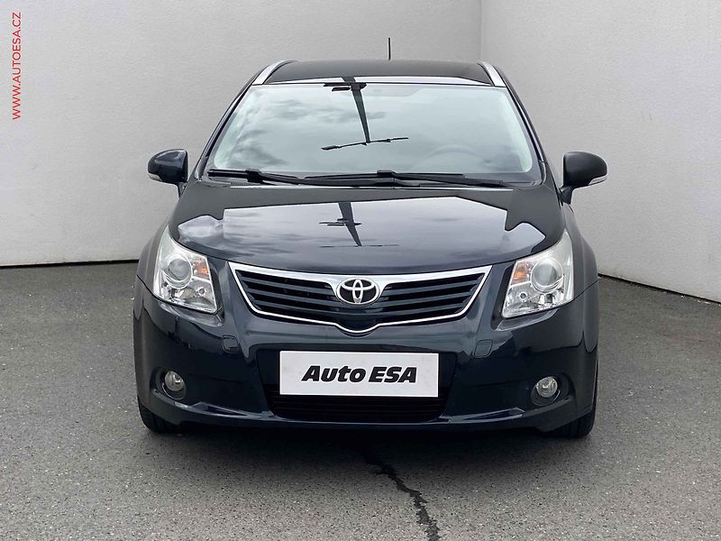 Toyota Avensis (2010) 1.8i, AC, TZ, navi - fotka 2 z 17
