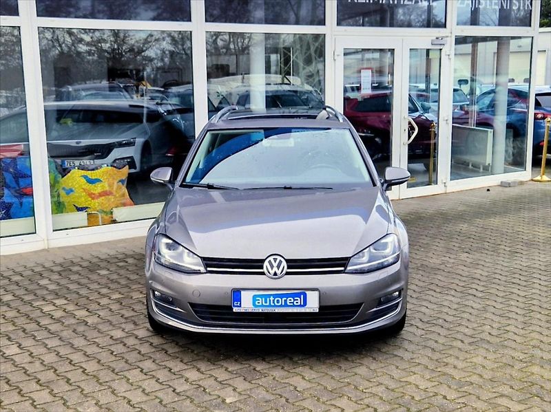 Volkswagen Golf 1,4 TSi Comfortline vyhř.seda - fotka 8 z 20
