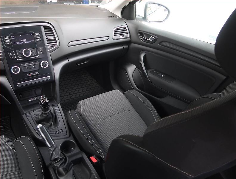 Renault Mégane (2016) 1.6 SCe, Tempomat - fotka 8 z 17