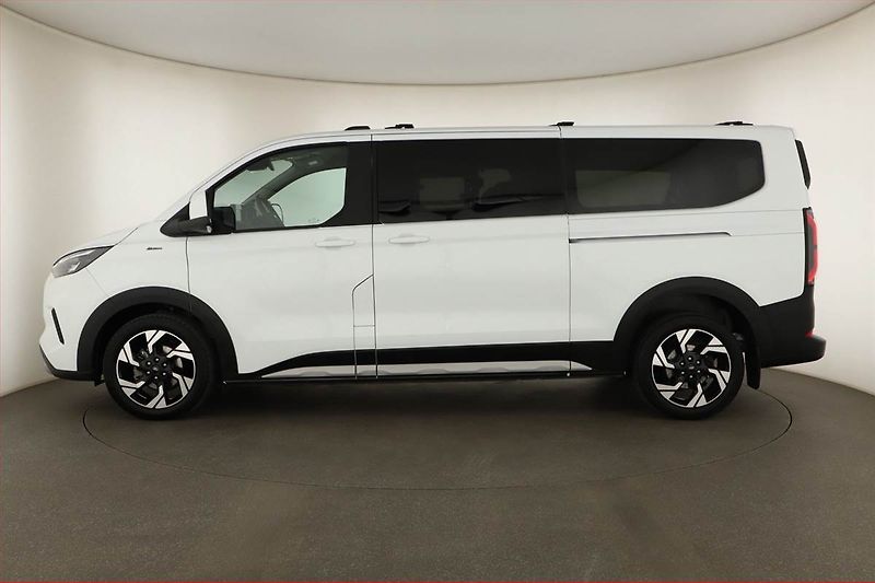 Ford Tourneo Custom (2025) 2.0 EcoBlue AWD - fotka 3 z 24